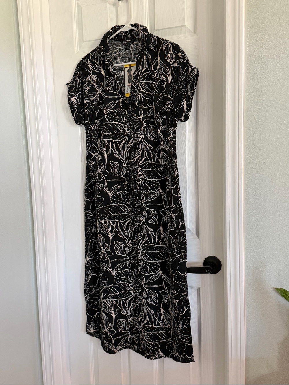 Badgley Mischka Black and White Floral Midi Dress